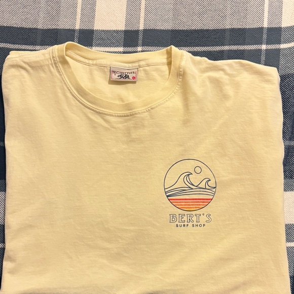 Bert's Surf Shop Yellow Short Sleeve Tee Beach Surfer - Picture 4 of 6